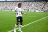 Paulinho revela maior objetivo no Corinthians e receio quanto  prpria histria no clube