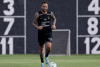 Antnio Oliveira brinca com Maycon e faz aviso  imprensa em treino do Corinthians