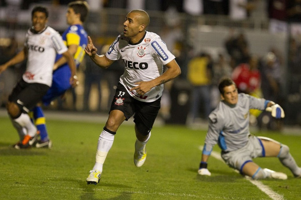 merson Sheik fez os dois gols da partida de volta da Libertadores de 2012