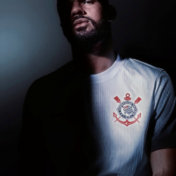 Corinthians lana novas camisas em homenagem a luta antirracista; veja fotos