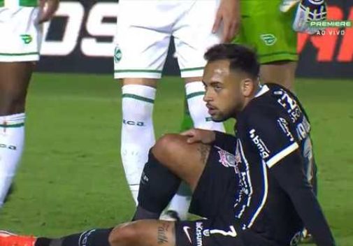 Maycon sofre grave leso no joelho e pode no jogar mais pelo Corinthians em 2024