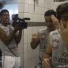 Paulinho faz as vezes de paparazzi no vestirio do Corinthians