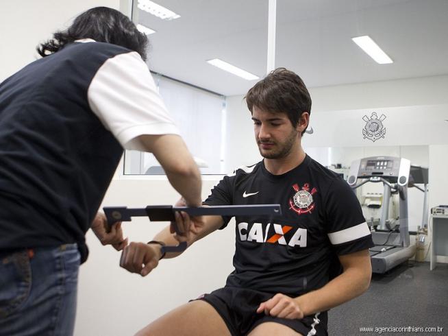 Pato fazendo mais exames no Corinthians