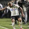 Emerson durante lance na estreia contra o Botafogo