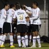 Corinthians comemorando o segundo gol da partida