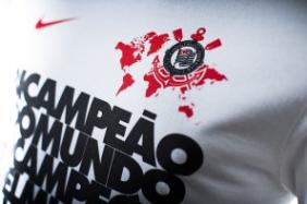Nike homenageia Corinthians com camisa comemorativa em quatro idiomas