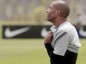 Emerson Sheik voltou a treinar no Corinthians