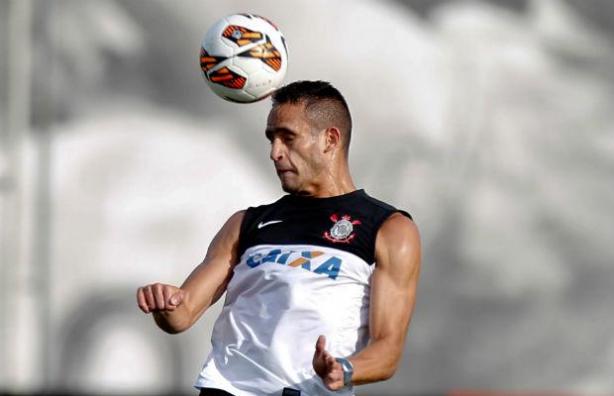 Renato Augusto está liberado para jogar após folga do Corinthians