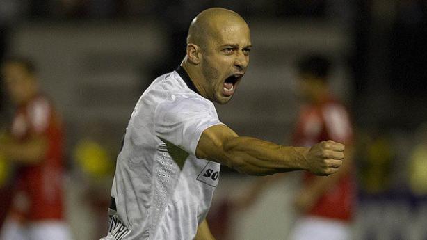Alessandro levantou oito taas com a camisa do Corinthians