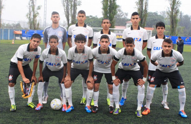Equipe Sub-15 do Corinthians marcar presena em torneio no interior de So Paulo