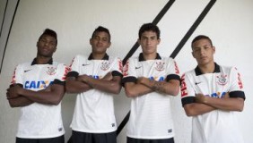 Fabiano (esquerda) foi promovido junto com  Z Paulo, Pedro e Guilherme
