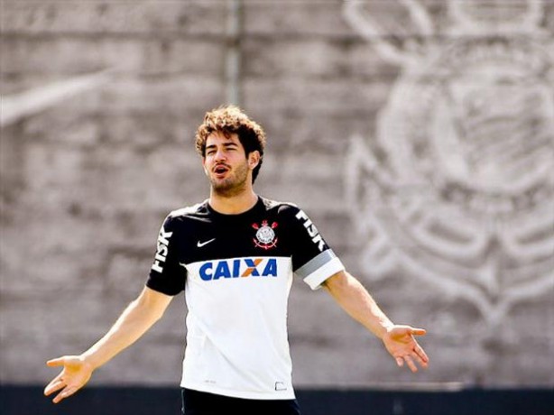 Pato fica no So Paulo at o fim de 2015