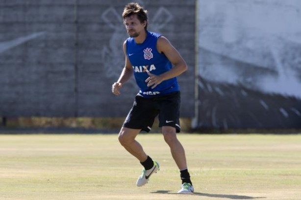 Paulo Andr foi liberado do Corinthians e agora processa o clube