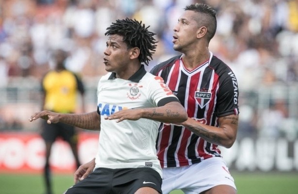 Romarinho  marcado por Antonio Carlos. Zagueiro do So Paulo foi autor dos dois gols contras a favor do Corinthians.