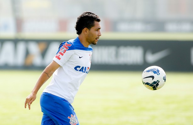 Petros ainda no est confirmado como titular para o jogo contra o Flamengo