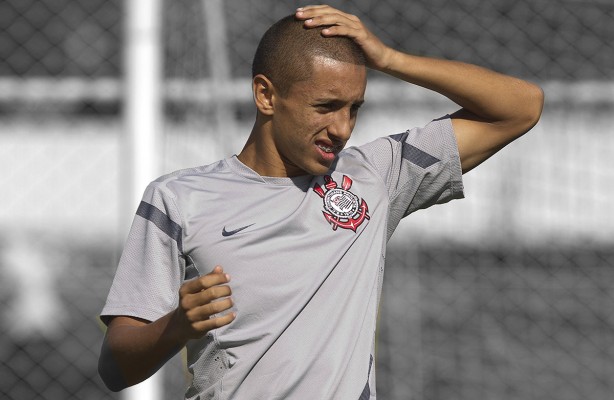 Marquinhos era o capito da Seleo Brasileira sub-17 e ganhou a Copa So Paulo pelo Corinthians