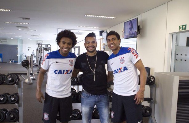 Willian, Dentinho e Paulinho