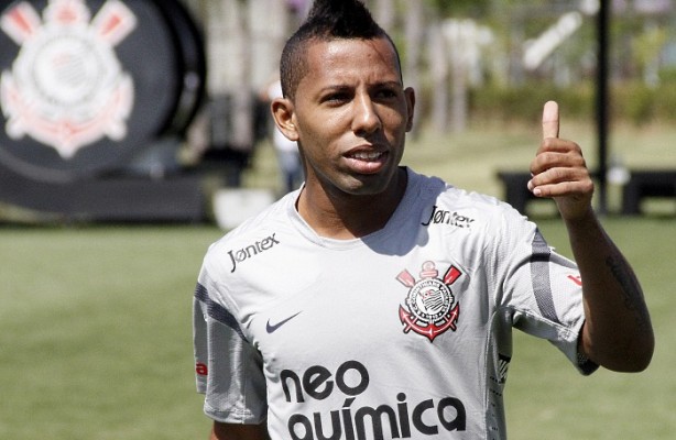 Vitor Jnior confirmou que no tem nenhuma pendncia com o Corinthians e inteno no  prejudicar o clube