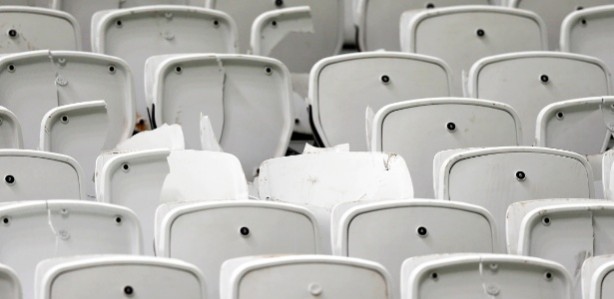 Cadeiras da Arena Corinthians foram quebradas por vndalos