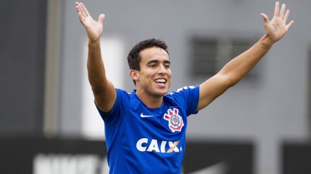 Jadson retorna aps cumprir suspenso no clssico contra o Palmeiras