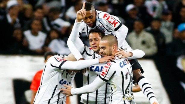 Vitria do Corinthians deixaria o clube bem perto da Libertadores