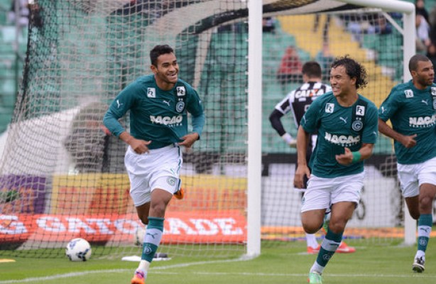 Jackson, a esquerda, comemora um de seus gols no Brasileiro
