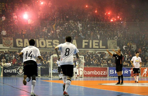 Corinthians para a prxima fase da Liga Futsal