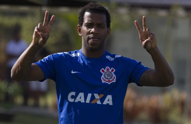 Gil se tornar o zagueiro mais presente em campo no Brasileiro
