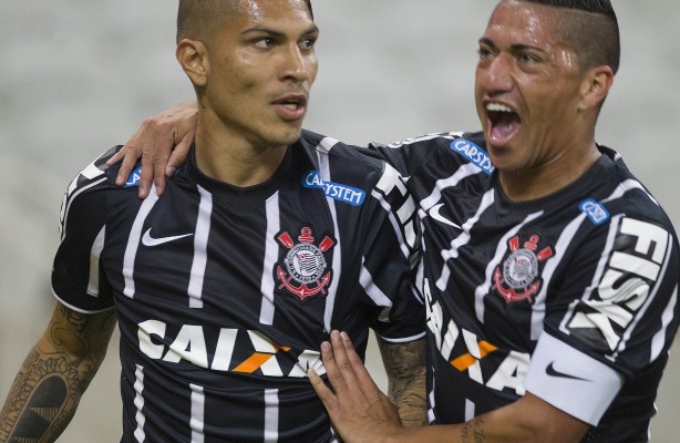 Guerrero comemorando gol do Corinthians contra o Santos
