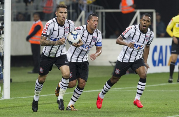 Corinthians jogar com retorno de jogadores suspensos e convocados