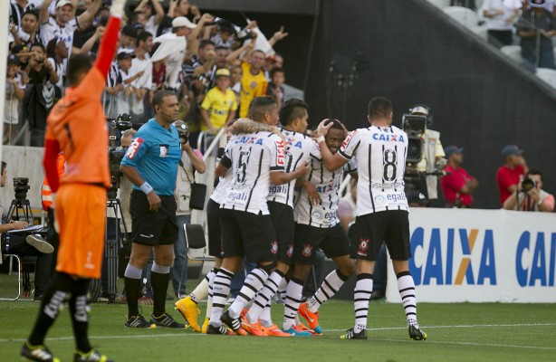 Corinthians  o melhor time do segundo turno e garante trofu Joo Saldanha
