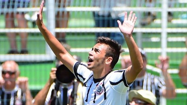 Maycon  o artilheiro do Corinthians na Copa SP com trs gols