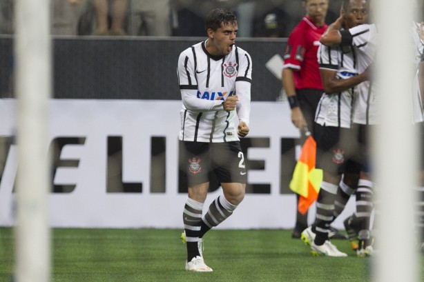 Fagner marcou o quarto gol do Corinthians na vitria desta quarta
