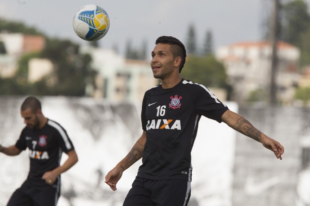 Petros quer reconquistar sua vaga de titular na equipe do Corinthians