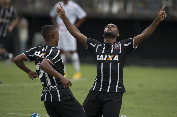 Love fez seu primeiro gol com a camisa do Corinthians
