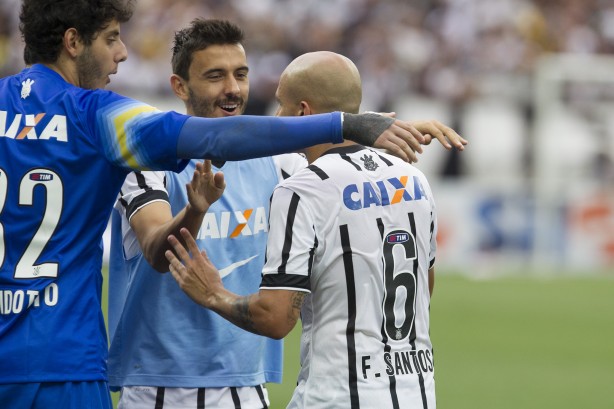 Mesmo com Uendel elogiado por Tite, o Corinthians tem melhor aproveitamento com Fbio Santos em campo