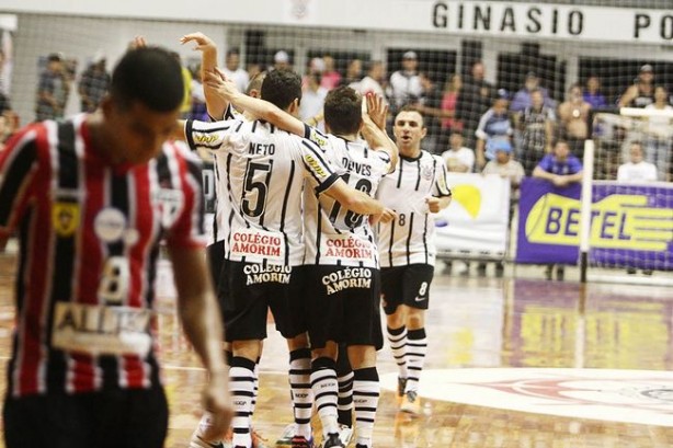 No ltimo duelo entre as duas equipes, o Corinthians fez 6x0 no So Paulo