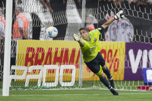 Renan foi titular na derrota por 2 a 1 do Botafogo-SP para o Timo, em fevereiro