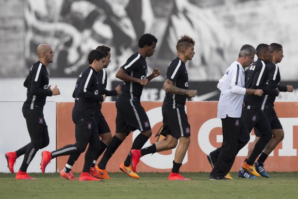 Corinthians retornou ao treinamentos nessa segunda-feira com Felipe recuperado