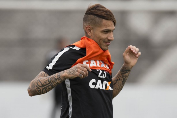 Depois de dengue, Guerrero est de volta ao time titular do Corinthians