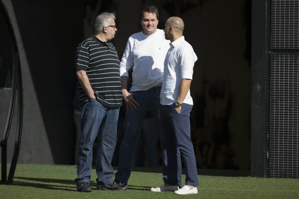 Diretoria do Corinthians trabalha para contratar reforos para sequncia da temporada