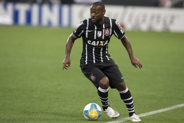 Contratado para comandar o ataque do Corinthians, Vagner Love ainda no convenceu e marcou apenas dois gols
