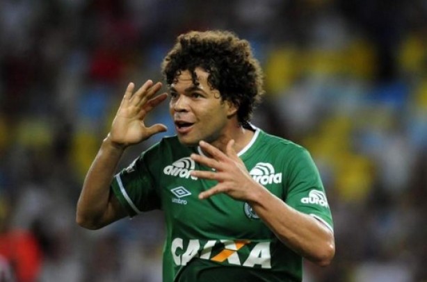 Camilo teve participao em dois dos cinco gols aplicados em cima do Palmeiras, no incio de outubro