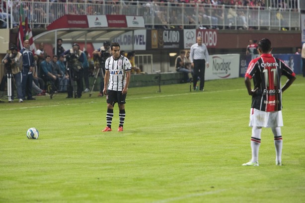 Jadson j marcou quatro gols de falta com a camisa do Corinthians