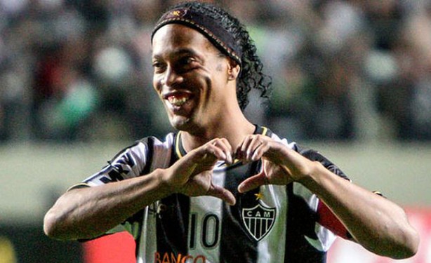 Representante de Ronaldinho telefonou e ofereceu o jogador ao Timo