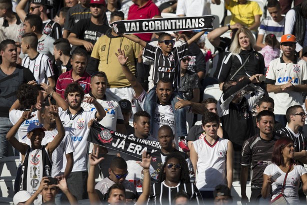 Torcida do Corinthians j est acostumada com os antis