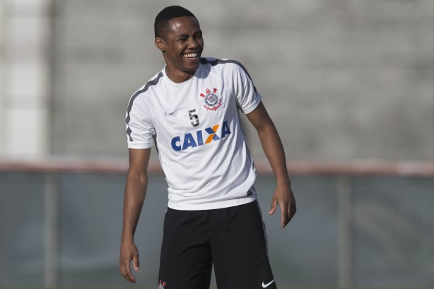 Rindo  toa - Em grande fase, Elias tem muitos motivos para sorrir no Corinthians; Camisa 7 est confirmado para confronto com o Atltico-MG