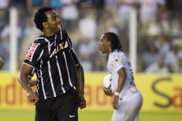 Com gol de Gil, Corinthians bateu o Santos por 1 a 0 na Vila Belmiro, pelo Brasileiro de 2014; Duelo volta a acontecer no dia 19 de agosto