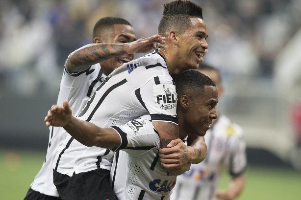 Com gol de Luciano, Corinthians empatou no Morumbi