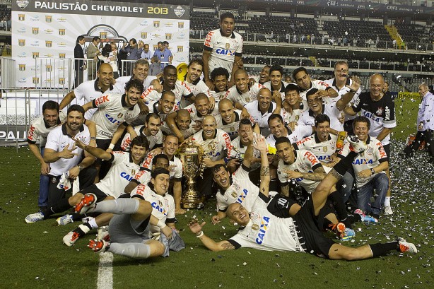 Em 2013, Corinthians se sagrou campeo paulista aps bater o Santos na deciso; Ttulo foi lembrado pelos torcedores nas redes sociais
